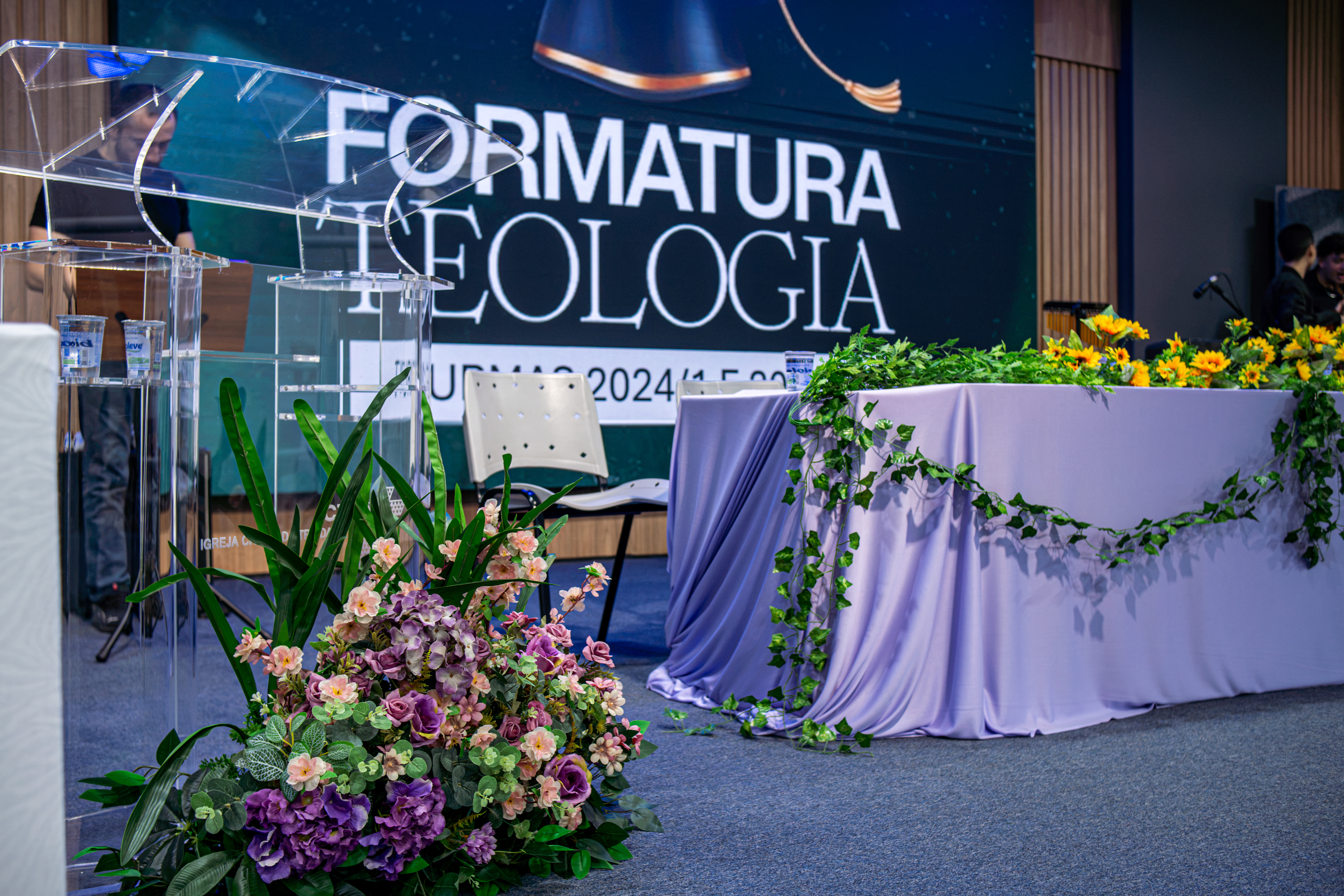 Turma de formandos reunida no auditório
