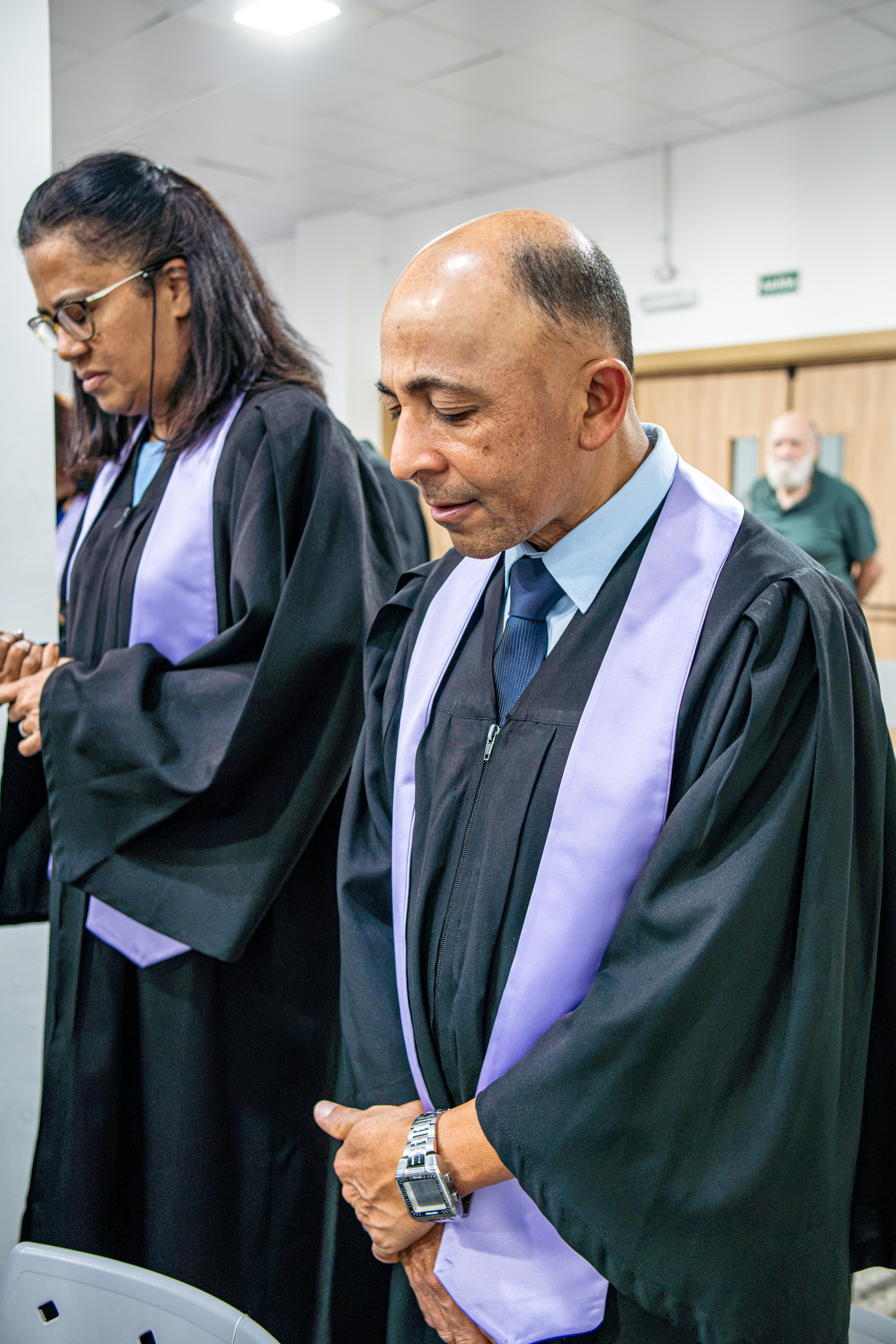 Formando recebendo o diploma